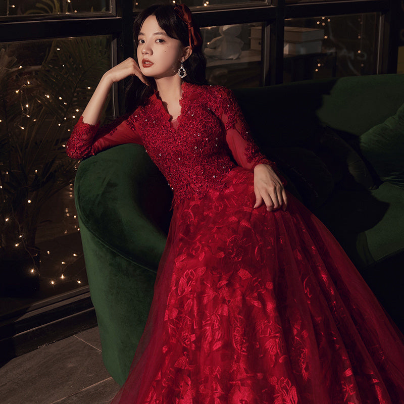 @@@@@@@@@@@@@@@@@@@@@@@@@@@@@@@@Black Evening Dress  Feminine And Luxurious