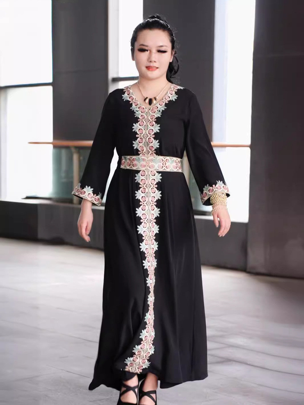 Women's Lace Fashion Characteristic Belt Long Middle East Traditional Dress