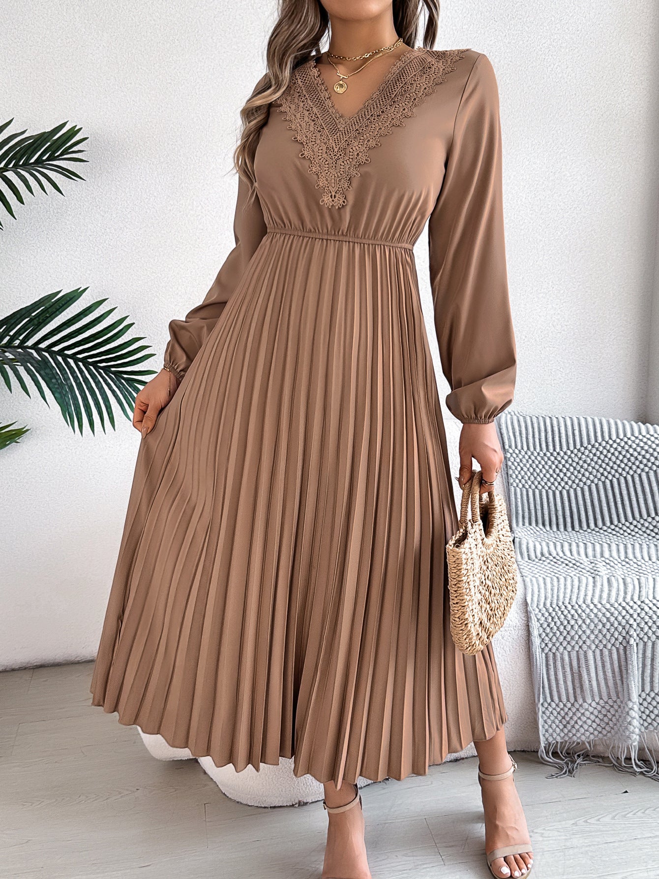Women's V-neck Lace Cinched Pleated Long Dress