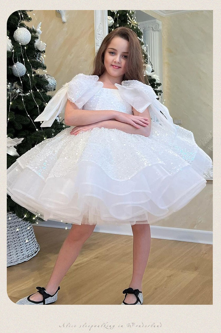 Jupe blanche de cérémonie pour une fête d'anniversaire de fille