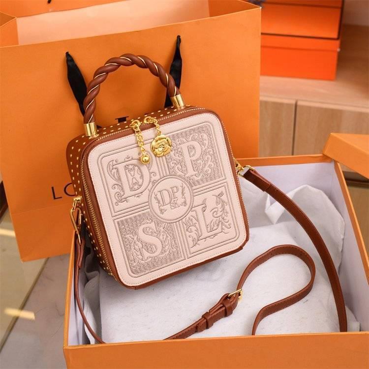 Sac carré brodé polyvalent à bandoulière unique