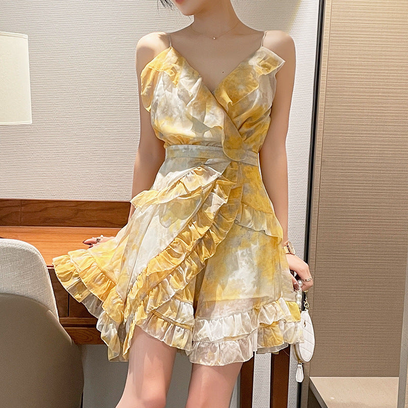 The New Floral V-neck Temperament Is Thin And Ruffled Suspender Skirt