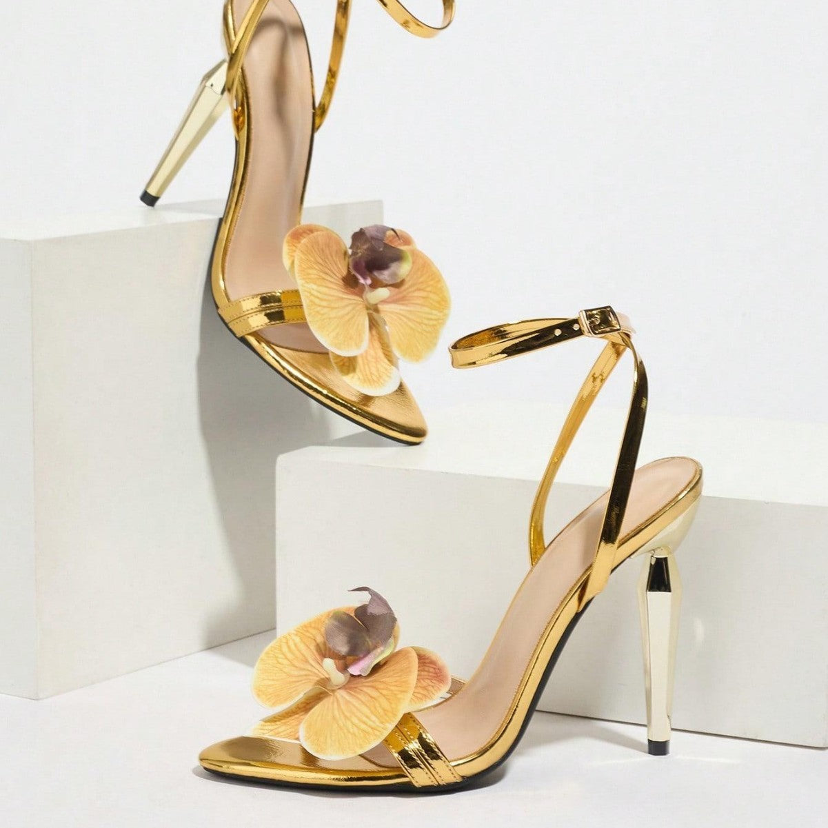 Women's Floral Decorative Round Toe Stiletto Heel Sandals