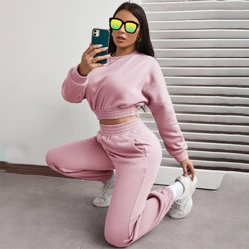 Ensemble deux pièces décontracté : blouse à manches longues à décolleté nombril, pantalon et pull en polaire