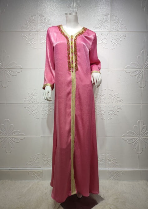 Robe pour femme en dentelle à ruban et diamants.