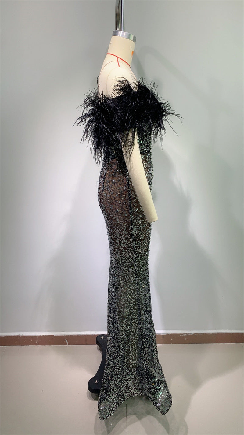 Robe bustier de luxe à sequins, ornée de plumes et de strass, col en V