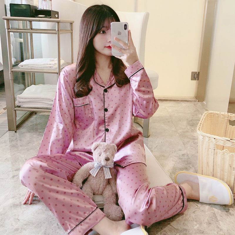 Pyjama deux pièces pour femme, doux et luxueux, en soie artificielle 50/50, avec revers et pantalon à manches longues.