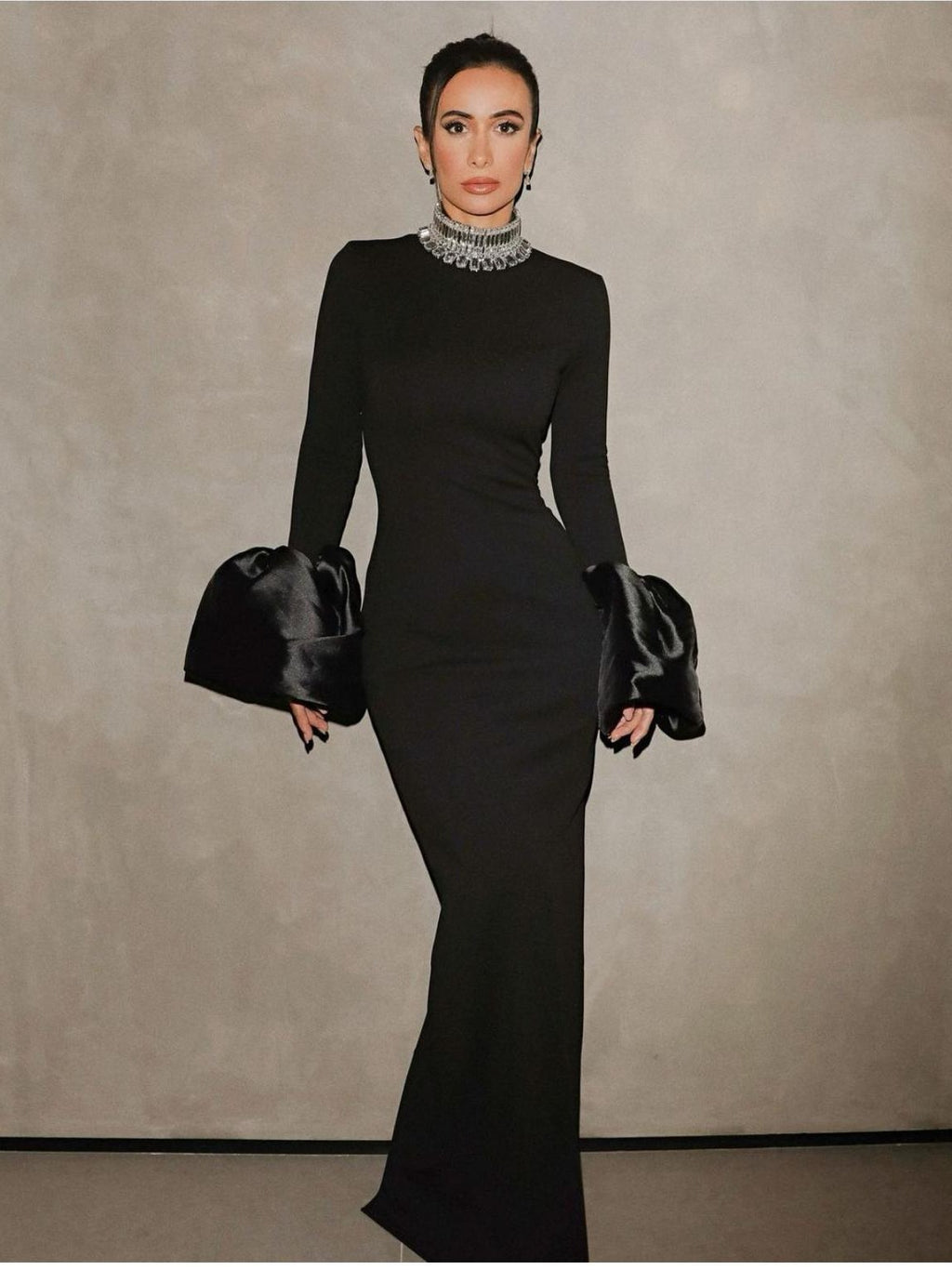 Robe de soirée moulante noire à manches longues avec strass pour événements arabes