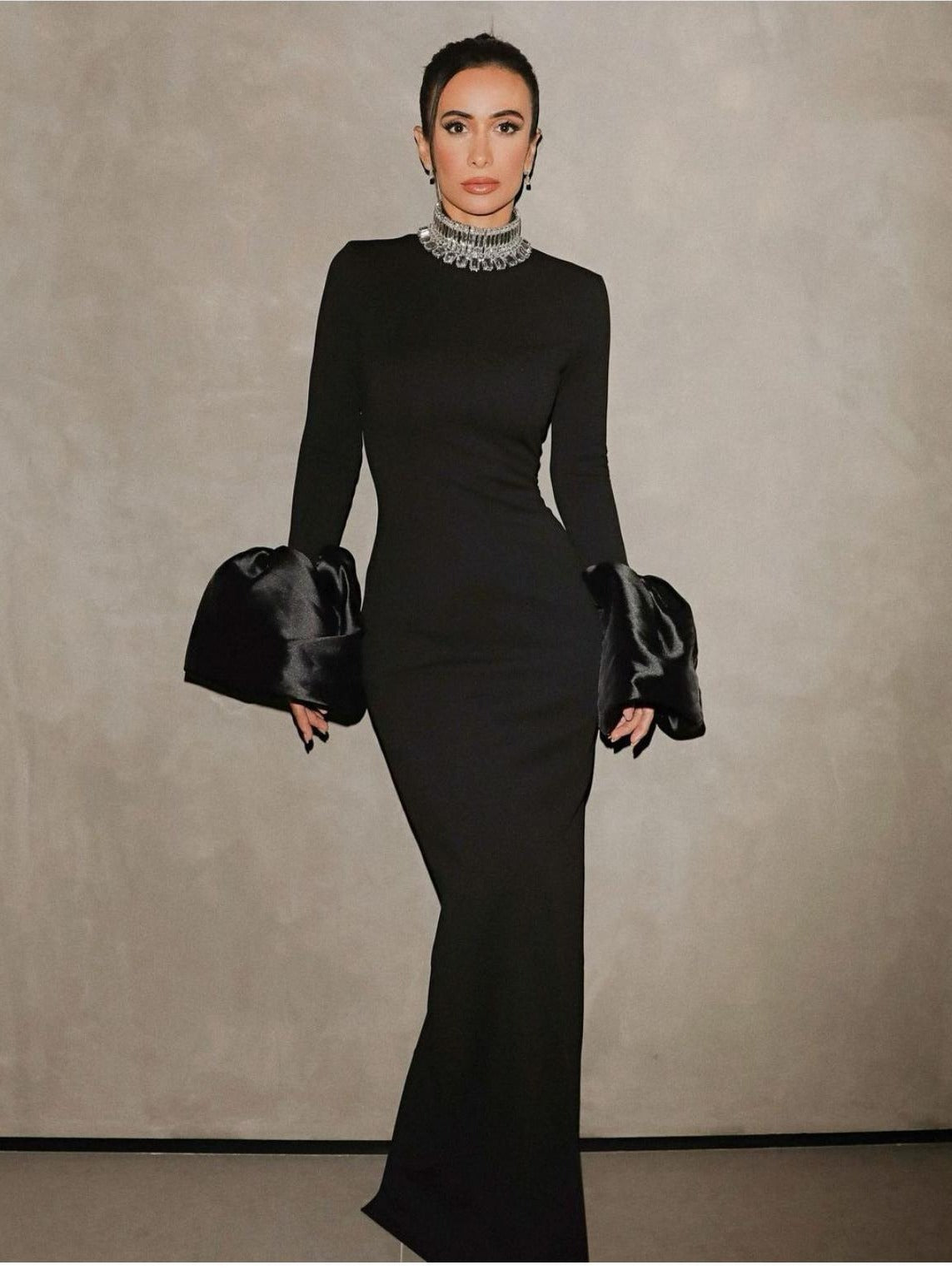 Robe de soirée moulante noire à manches longues avec strass pour événements arabes