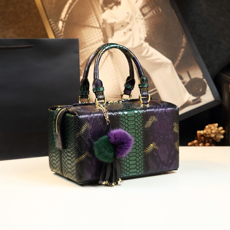 Sac carré à bandoulière en cuir de vachette « Maman » avec breloque