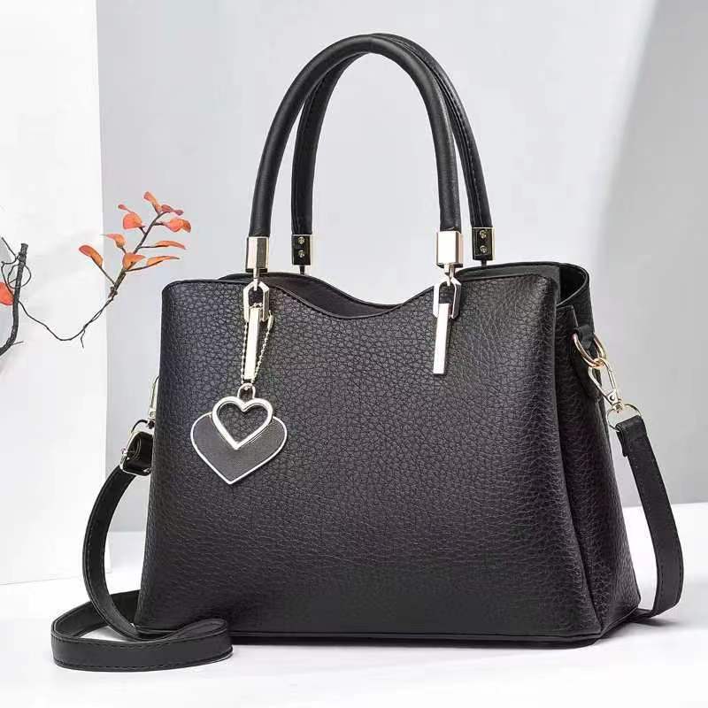 Sac bandoulière litchi pour femme d'âge mûr