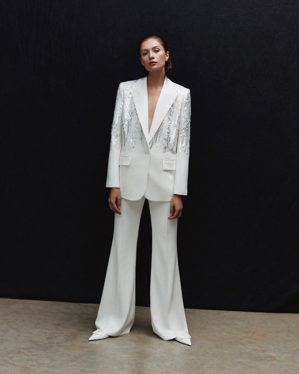 Ensemble deux pièces pour femme : pantalon ample et haut à sequins blancs