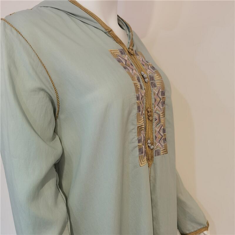 فستان طويل مطرز بتصميم عصري مستوحى من الأزياء المغربية في الشرق الأوسط