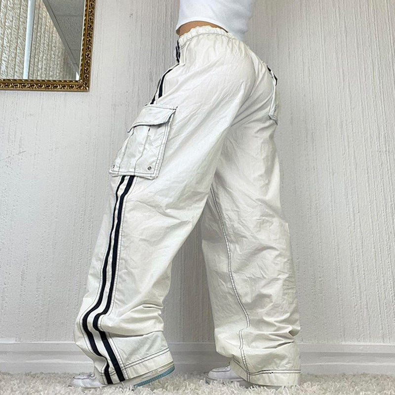 Jean de style urbain en denim blanc avec surpiqûres contrastées et taille élastique