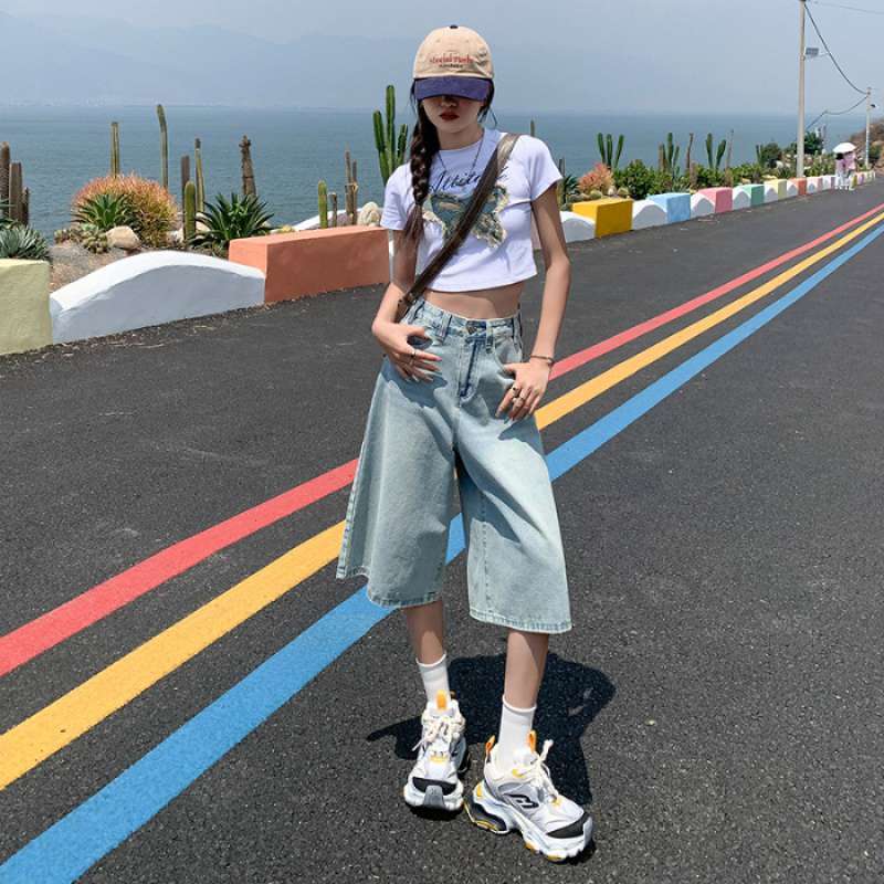 Women's Light Denim Cropped Wide-Leg Jeans
