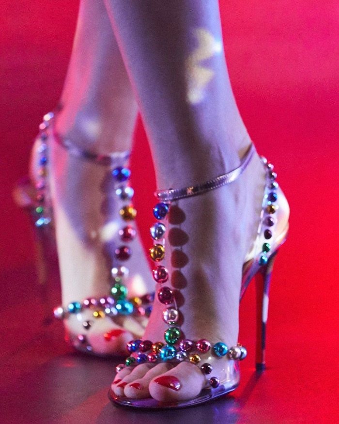 Bubble-trimmed PVC Color Round Bead Rivets T-strap High-heeled Sandals With Stiletto Heels