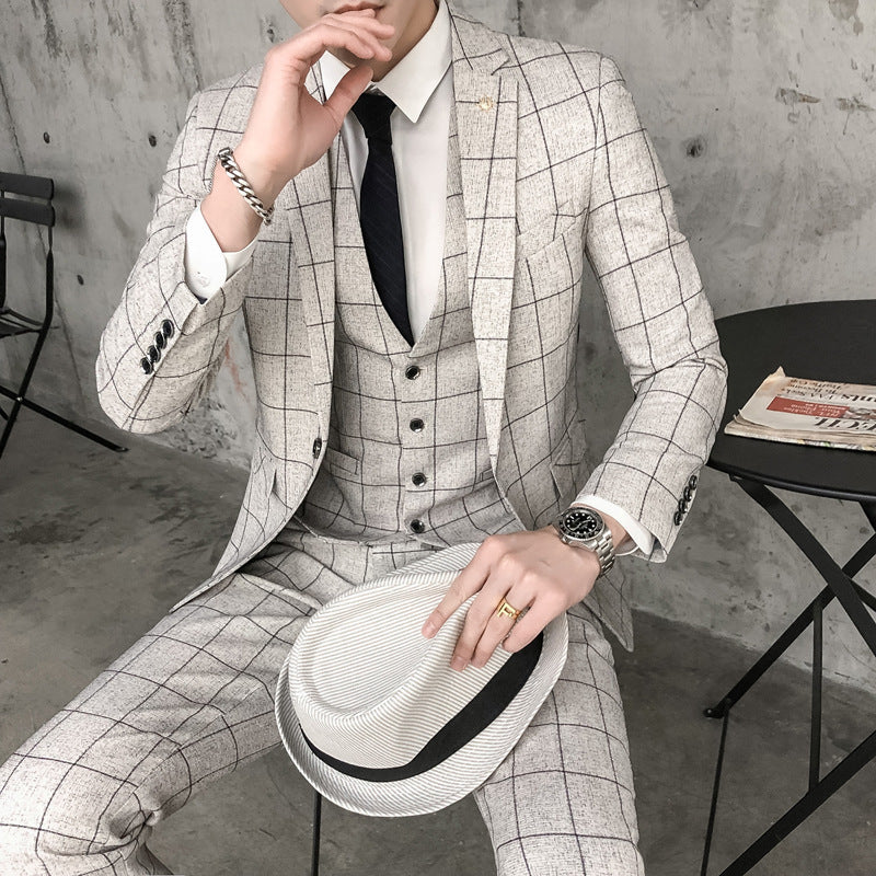 Costume trois pièces à carreaux coupe ajustée pour homme