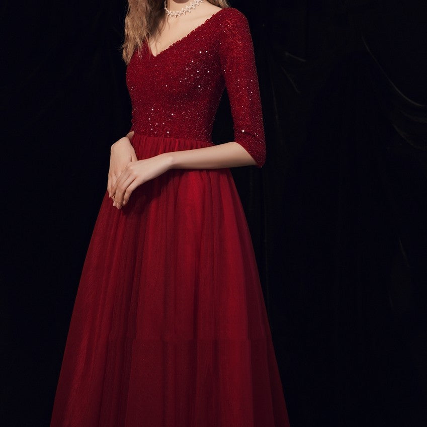 Robe de mariée bordeaux à manches longues et dos ouvert pour le toast