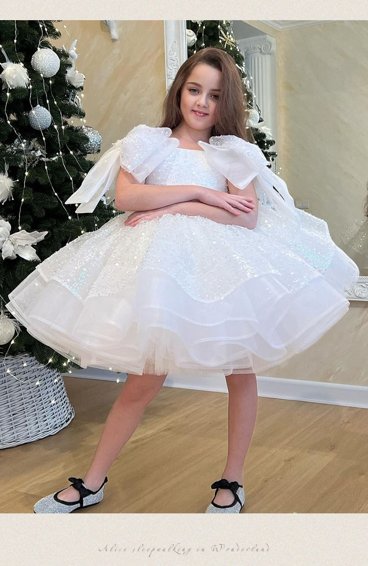 Jupe blanche de cérémonie pour une fête d'anniversaire de fille