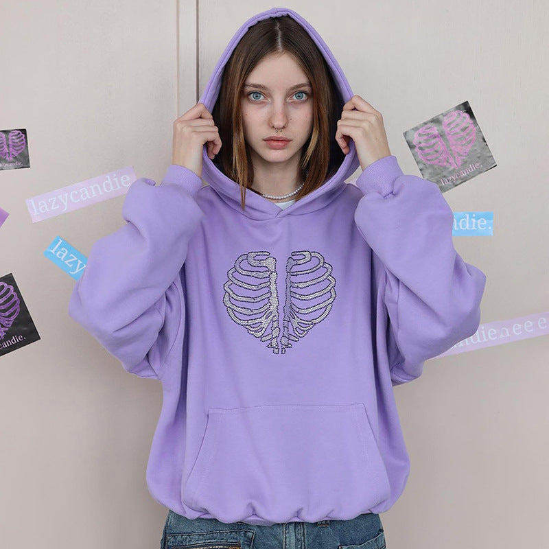 Pull à capuche ample avec strass motif squelette
