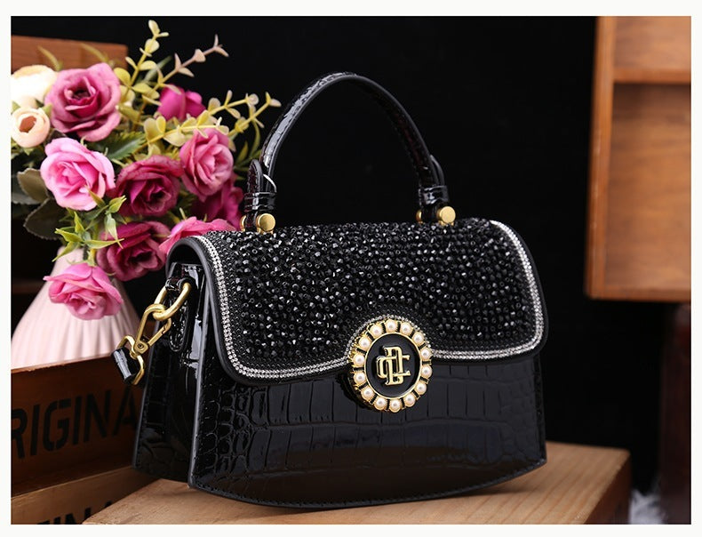 Sac à bandoulière portable en cuir verni et diamant