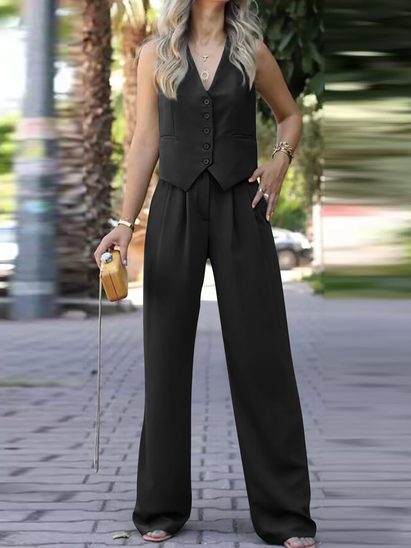 Ensemble tailleur gilet sans manches col V et pantalon large