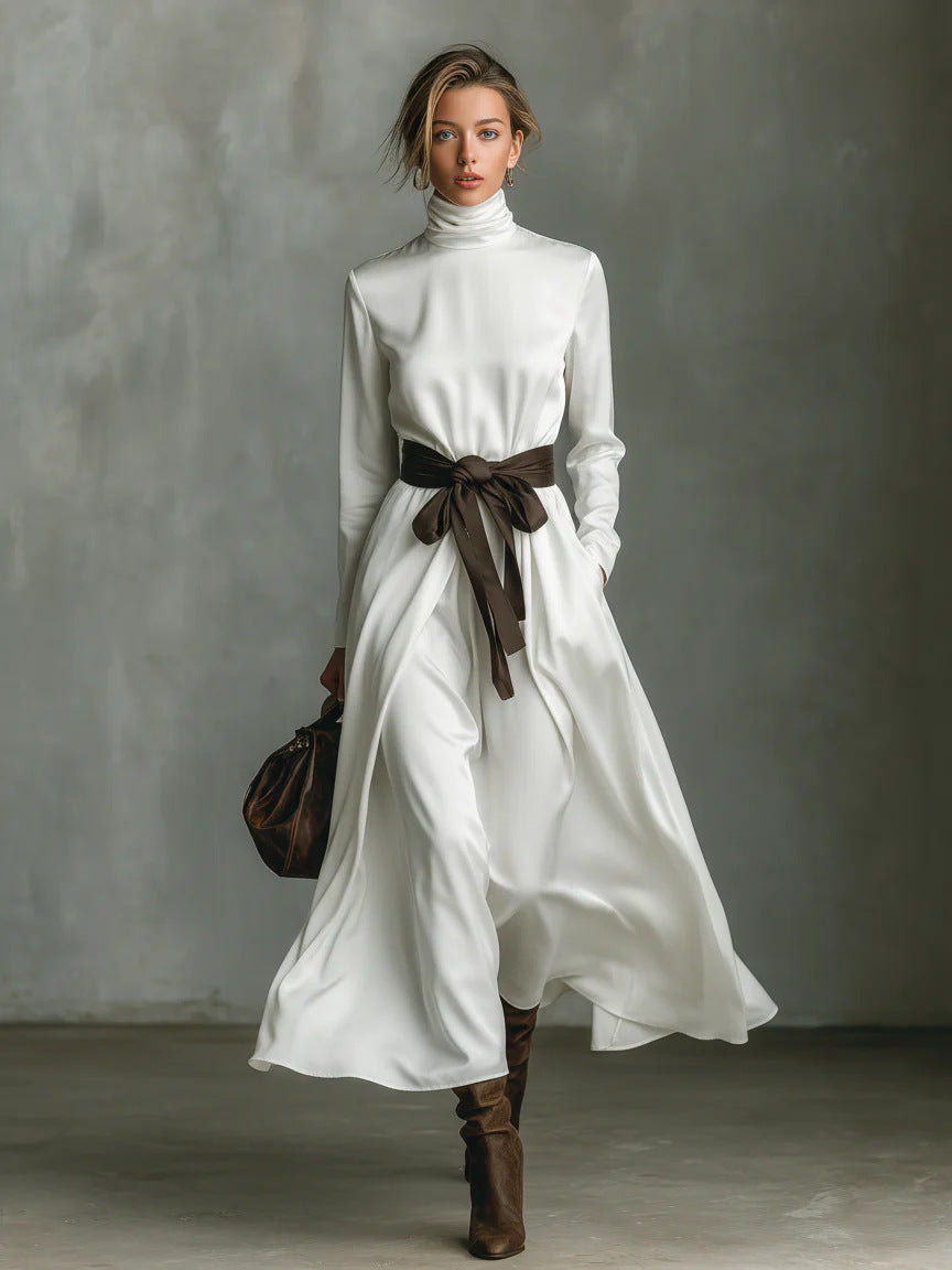 Élégante robe mi-longue à manches longues avec ceinture contrastante