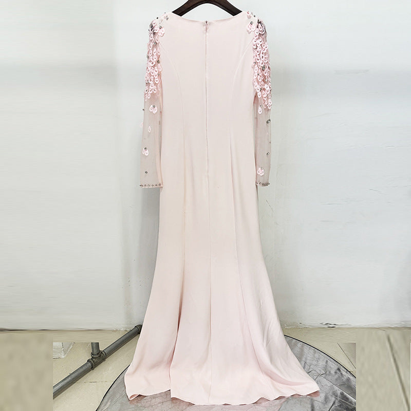 Robe Femme à Manches Longues en Résille et Ornée de Paillettes et de Strass