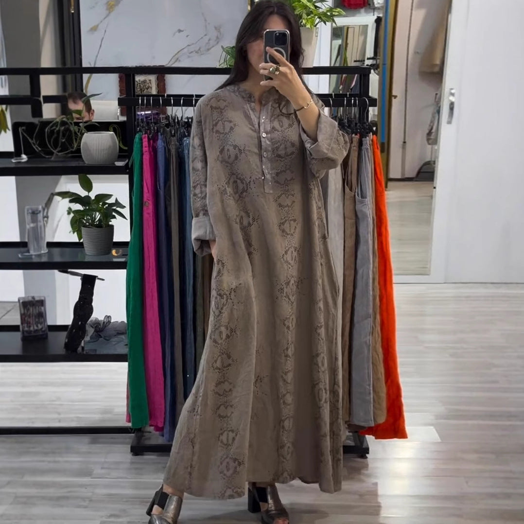 فستان نسائي أنيق بأكمام طويلة ومزيّن بالترقيع