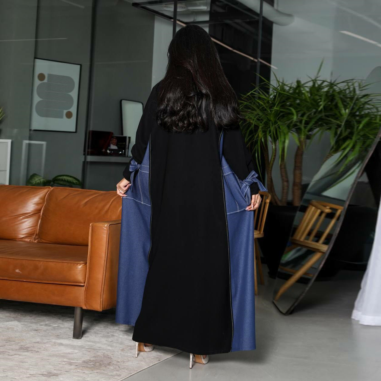 روب كارديجان نسائي أزرق من البوليستر بتصميم الدنيم الصناعي من الشرق الأوسط