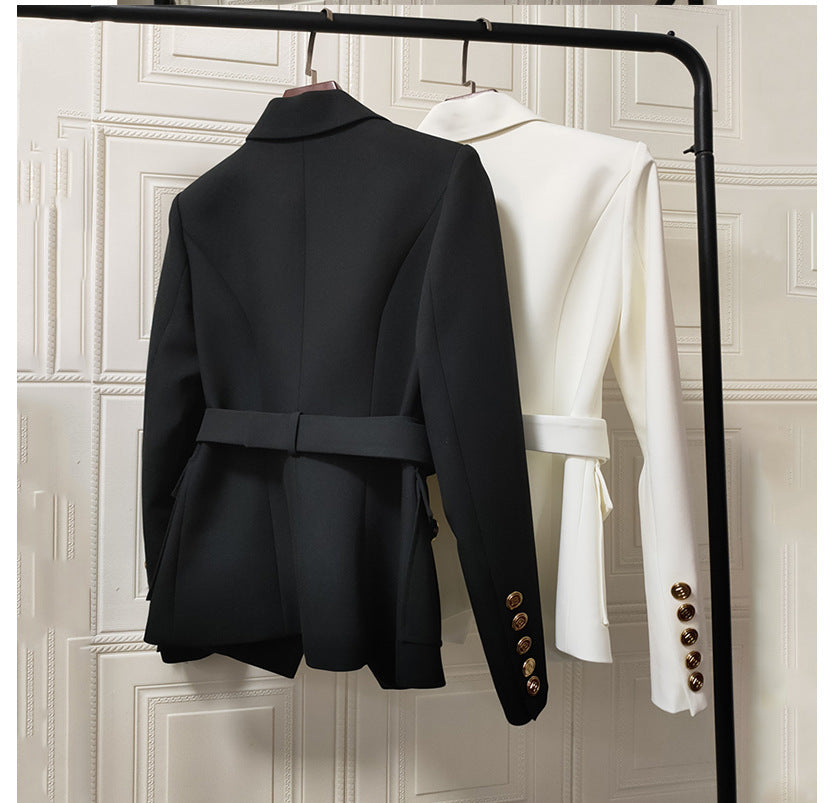 Manteau femme bicolore noir et blanc avec poches et ceinture à boucle métallique