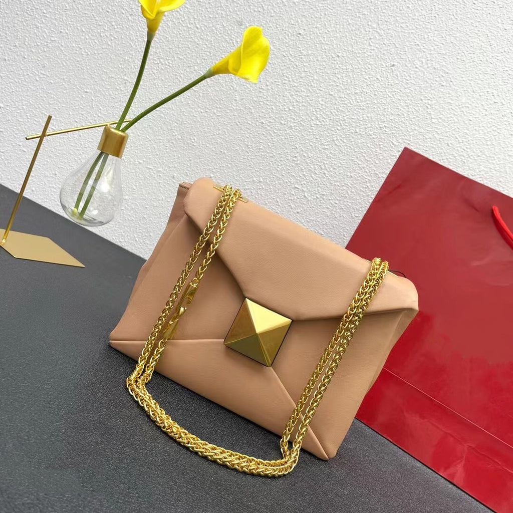 Women's Retro Large Rivet Chain Clamshell Bag 22x17x9cm