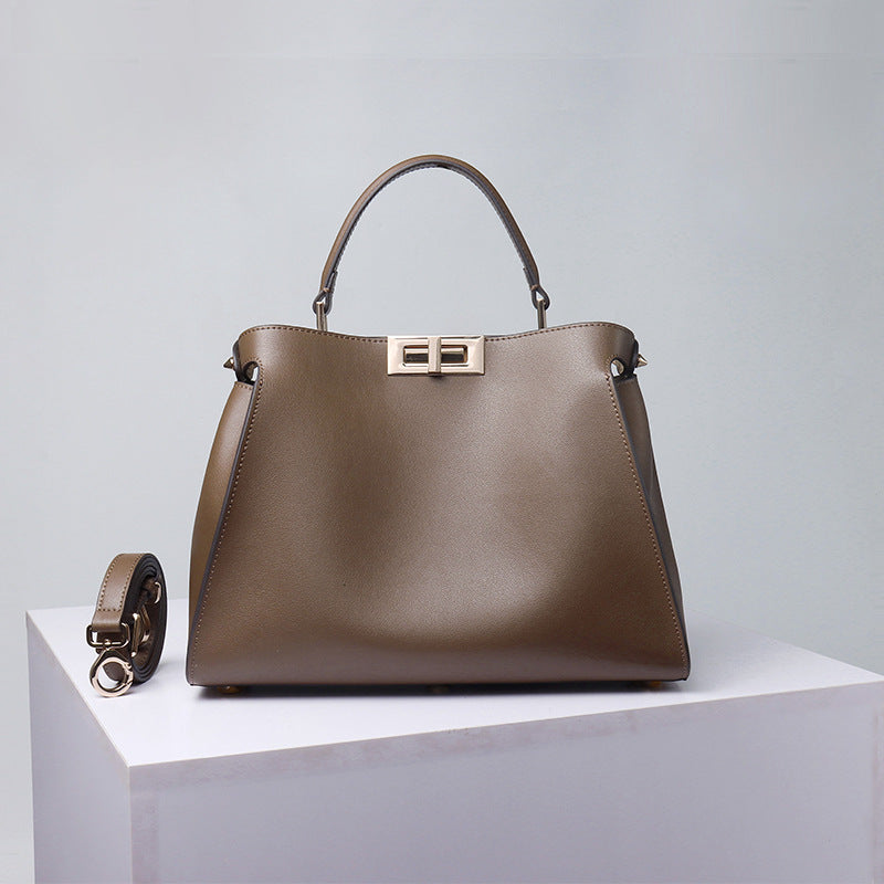 Sac à bandoulière en cuir grand format pour femme avec fermeture à verrou