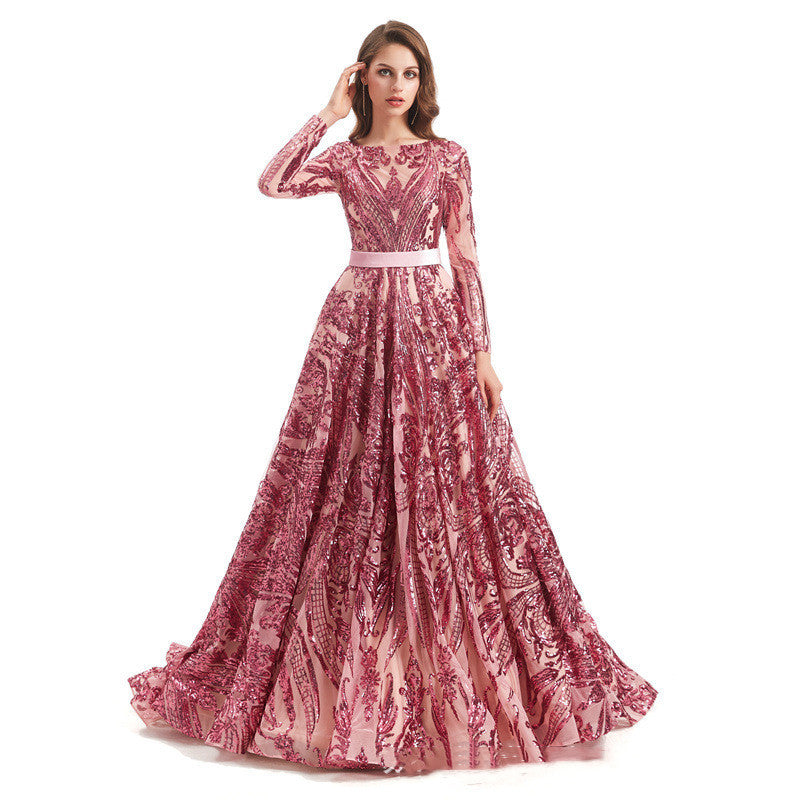 Robe femme élégante à broderies de paillettes, style travail soigné