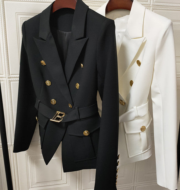 Manteau femme bicolore noir et blanc avec poches et ceinture à boucle métallique