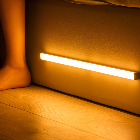 شريط إضاءة مستشعر LED مع شحن USB وكشف الحركة