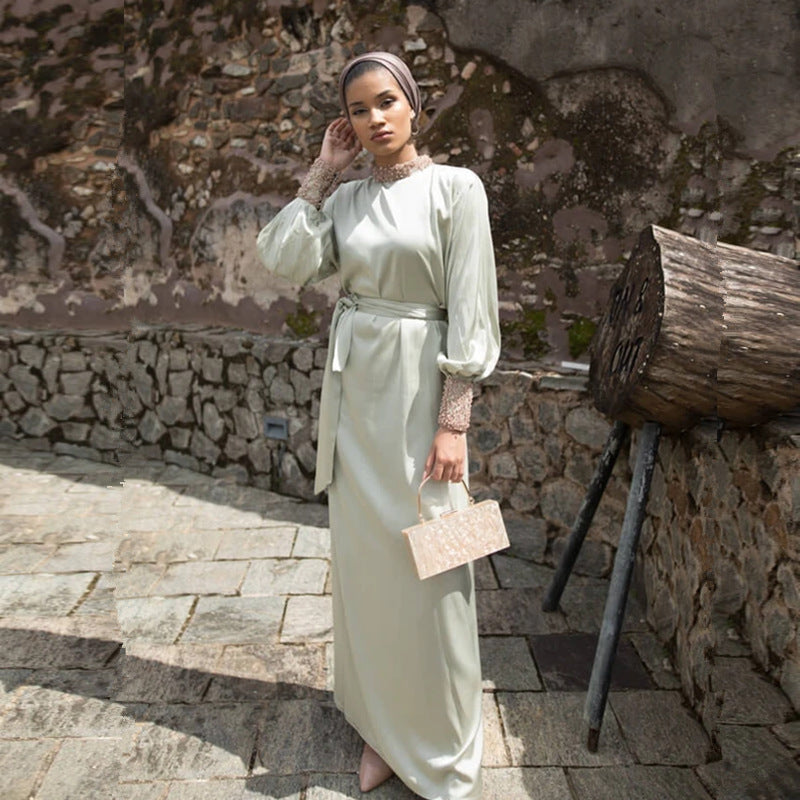 Robe Musulmane en Soie Ornée de Perles et Dentelle Vintage Douce