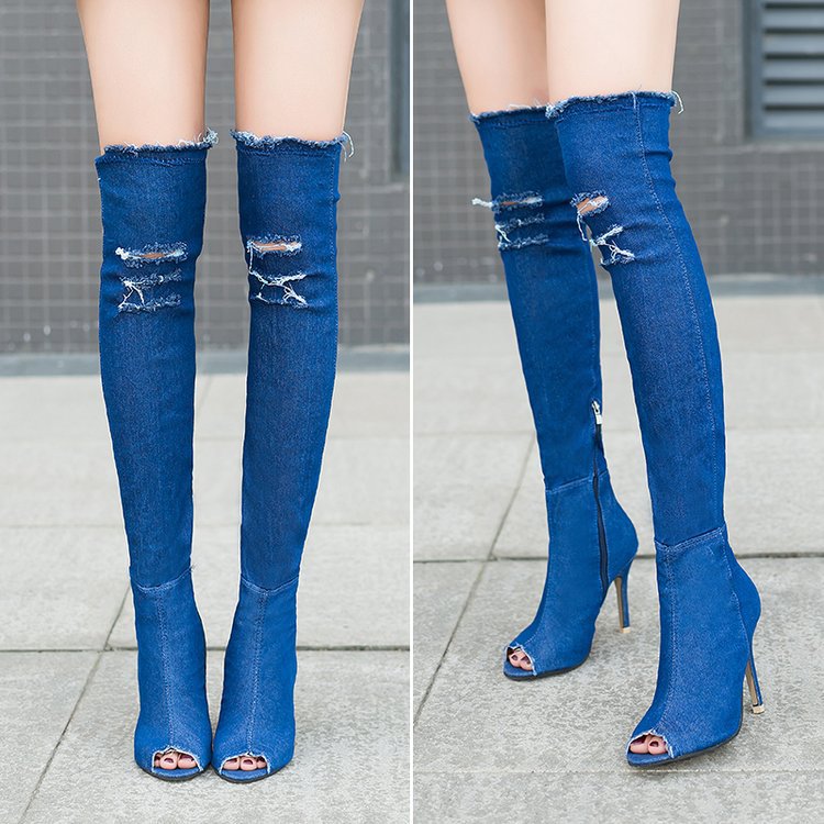 Bottes en denim stretch à talon aiguille hauteur genou et bout en forme de bouche de poisson avec semelle en caoutchouc