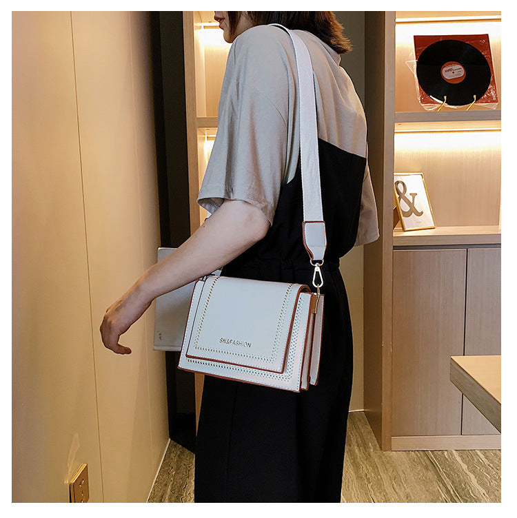 Textured Western Chain Crossbody Bag with Zipper Pocket