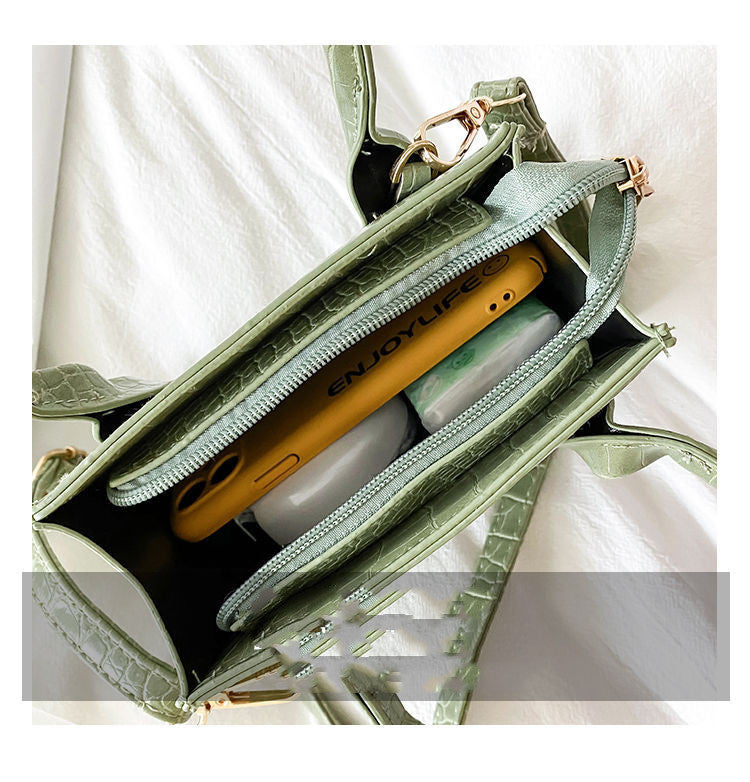 one-shoulder portable small square bag