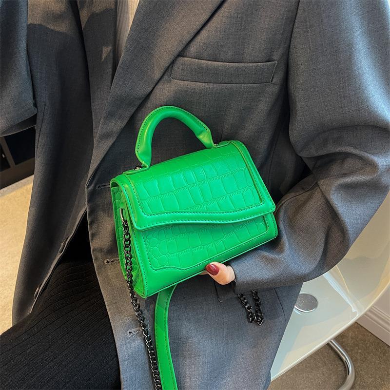 Retro Niche Women’s Crocodile Pattern Clamshell Bag
