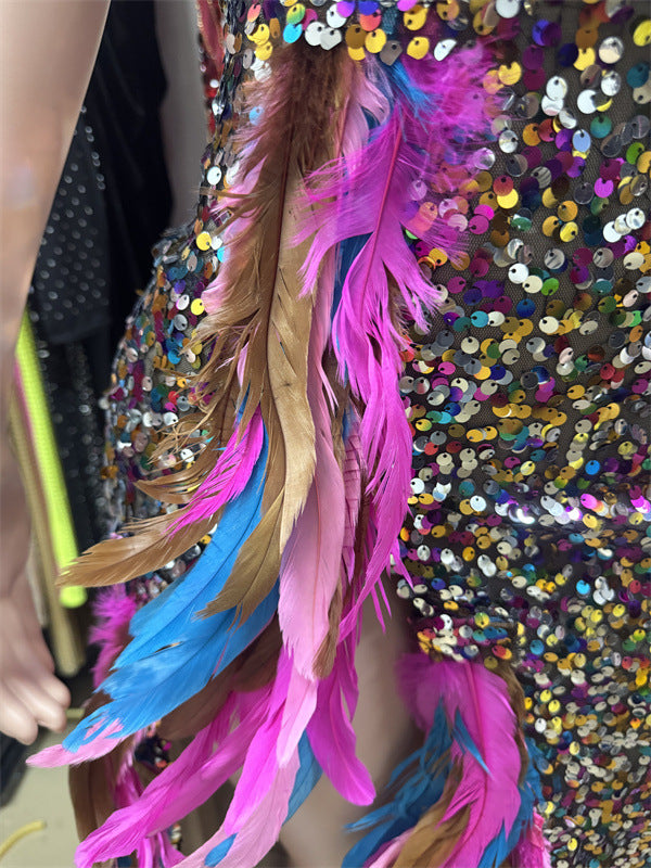 Robe bustier longue à paillettes avec fente haute et plumes dégradées pour femme