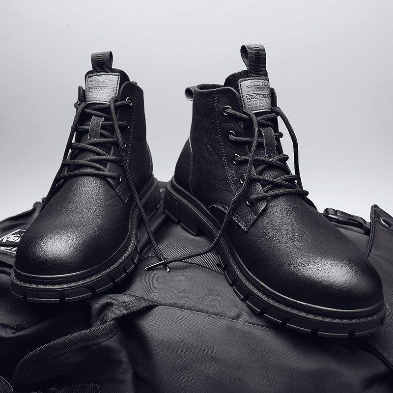 Bottes en cuir travaillé de style britannique pour hommes