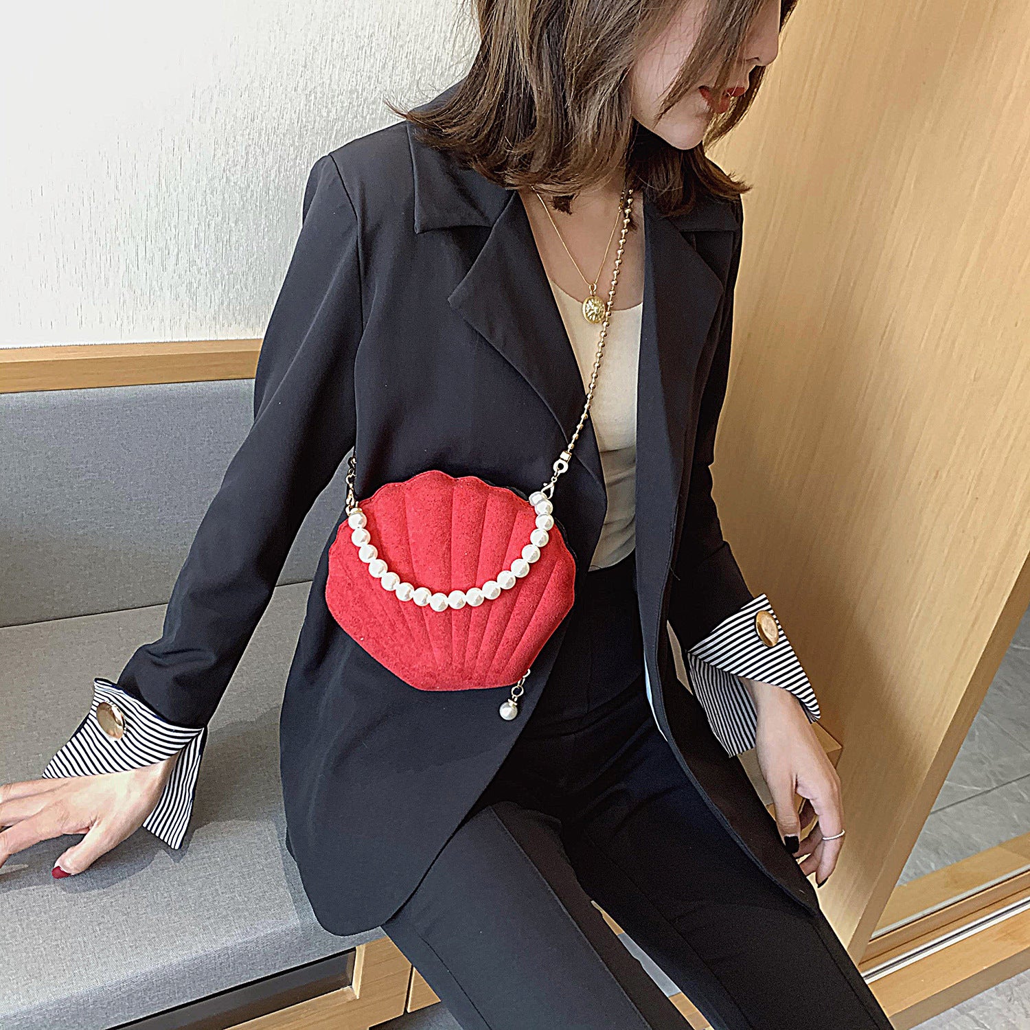 Stylish Women's PU Pearl Shell Single Shoulder Bag with Zipper