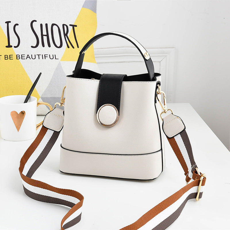 Sac seau femme en PU à bandoulière large et poignée souple