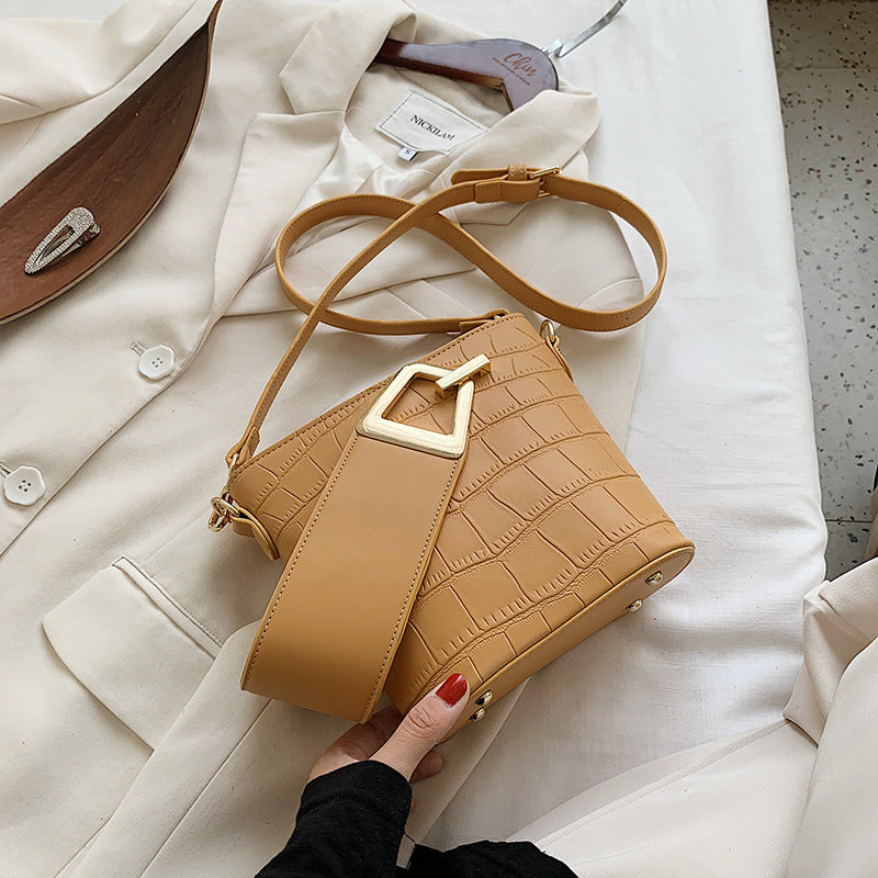 Fashion Women's PU Crocodile Pattern Bucket Shoulder Bag – White, Yellow, Khaki, Black, Brown, 21x18x9cm