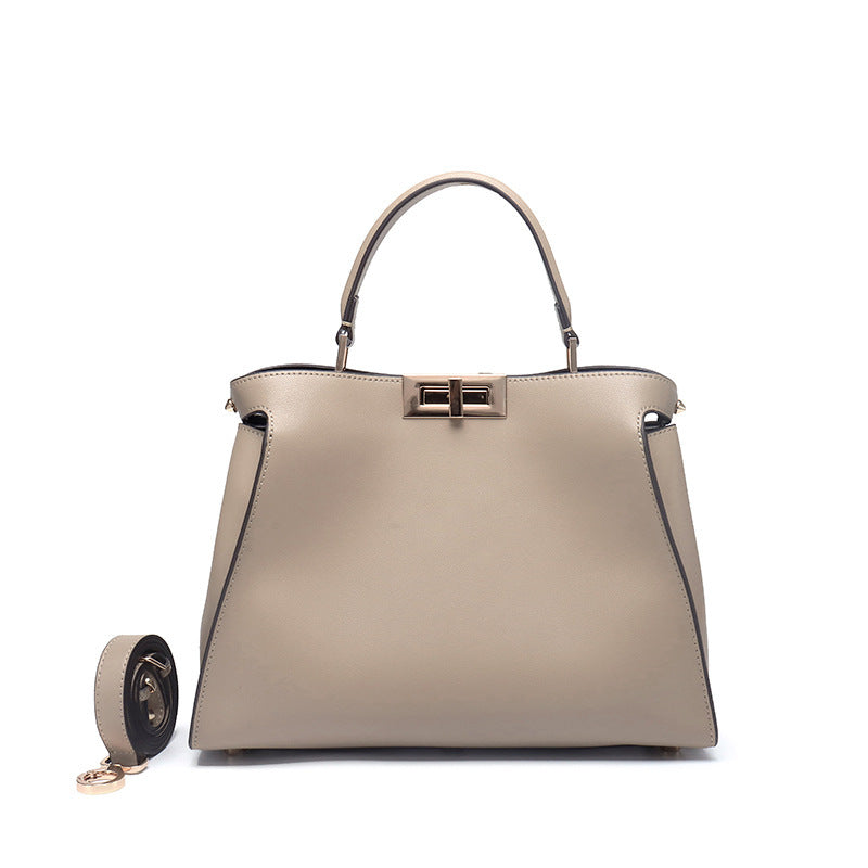 Sac à bandoulière en cuir grand format pour femme avec fermeture à verrou