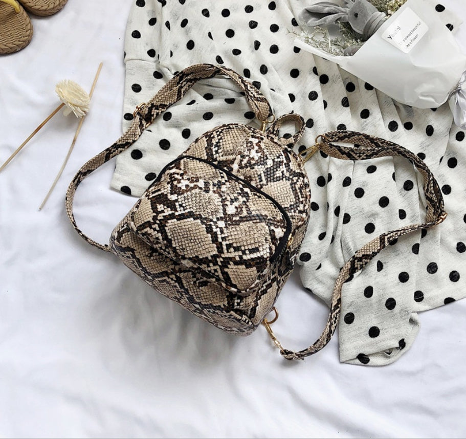 Snake Pattern PU Leather Shoulder Bag, Medium Soft, Waterproof, 17x20x12cm, Black & Khaki