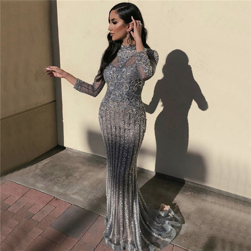 Robe longue moulante à col montant, taille haute et coupe sirène avec fermeture éclair