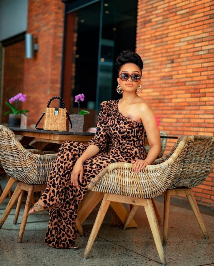 Single-sleeve jumpsuit with printed top